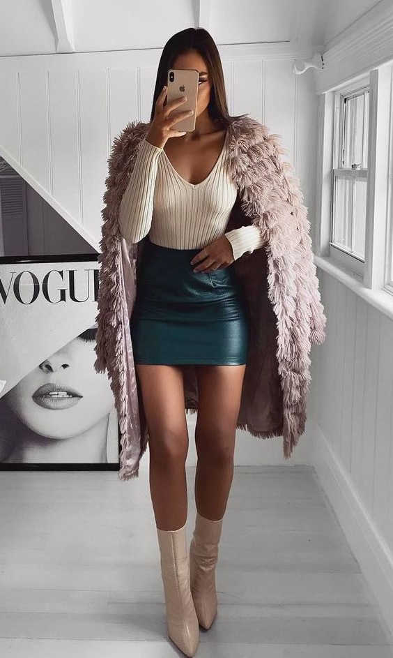 beige mini skirt outfit