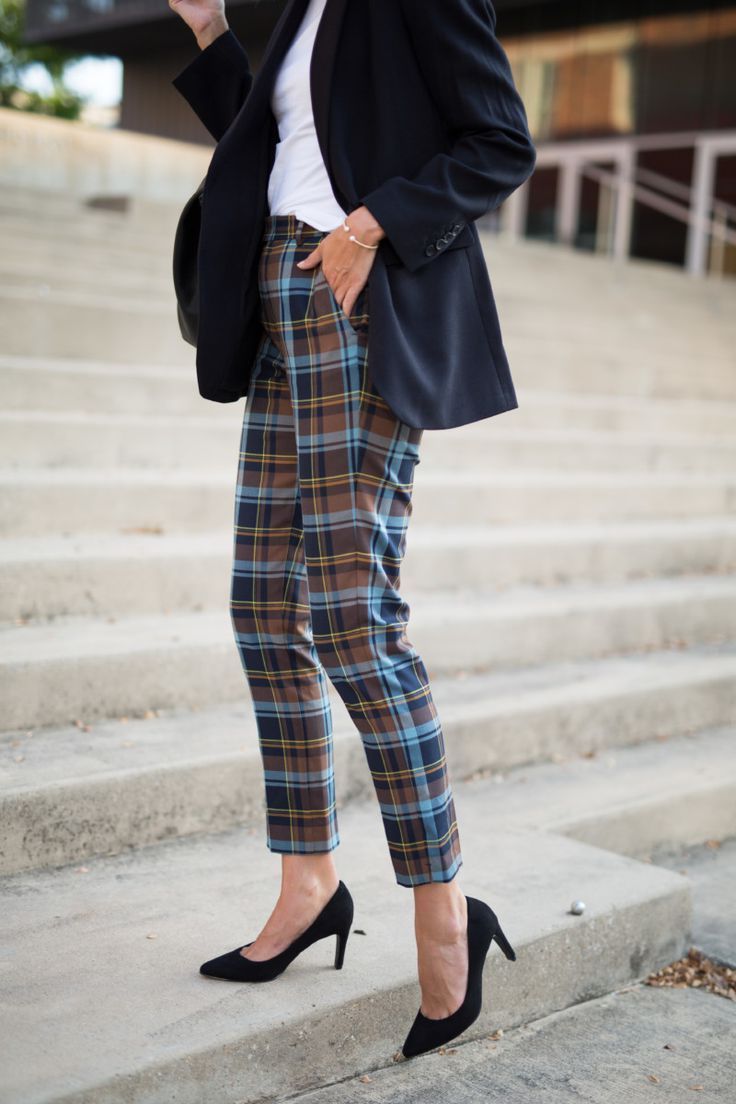 What Shoes To Wear With Plaid Pants For Women 2021 - ShoesOutfitIdeas.com