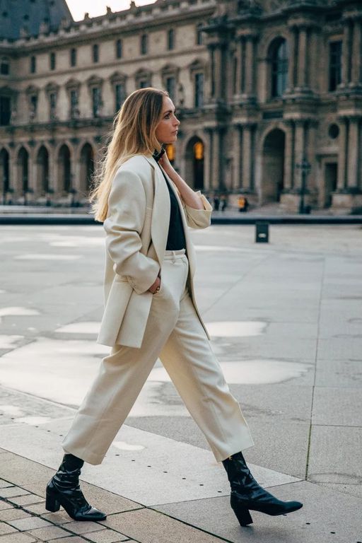 What Shoes To Wear With White Pantsuits 2022