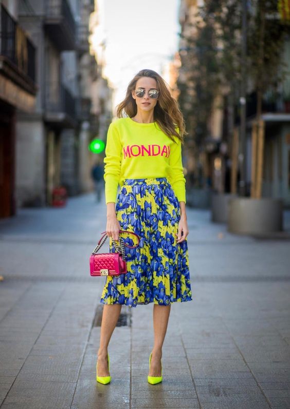 How To Wear Yellow Pumps 2022