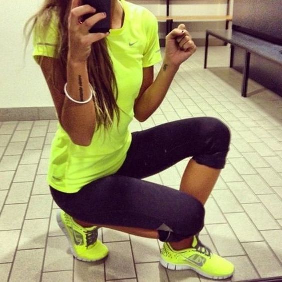 Fluorescent Shoes For Women: Yet Another Fashion Trend 2023