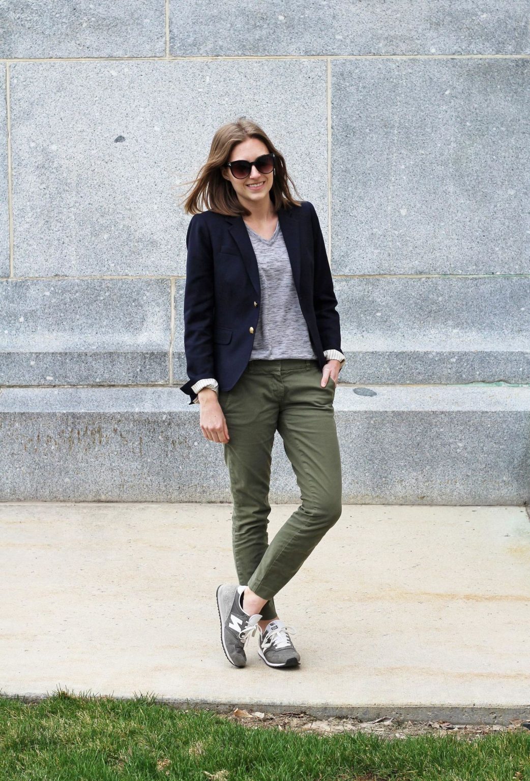 green-sneakers-outfit-23-ways-to-wear-them-now-2023-shoesoutfitideas