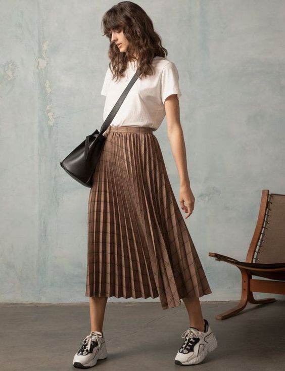 Midi Pleated Skirt And Sneakers 2023 | ShoesOutfitIdeas.com