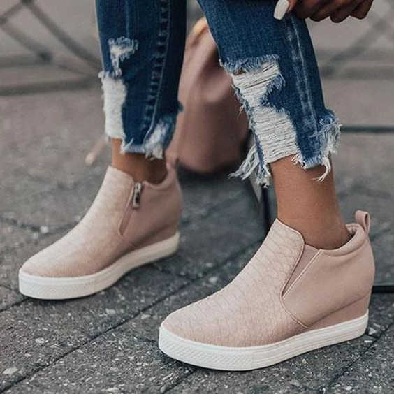 How To Wear Slip-on Shoes For Women Best Outfit Ideas To Try Now 2023