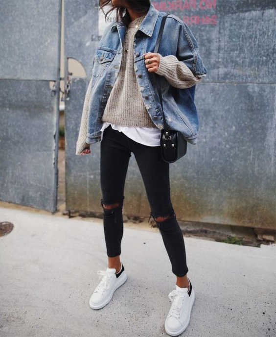 Black Jeans And White Sneakers Street Style 2023