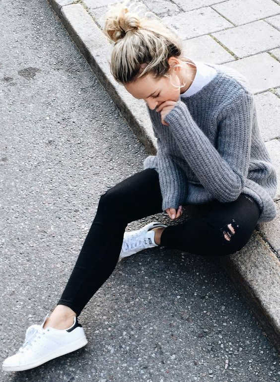 Black Jeans And White Sneakers Street Style 2023