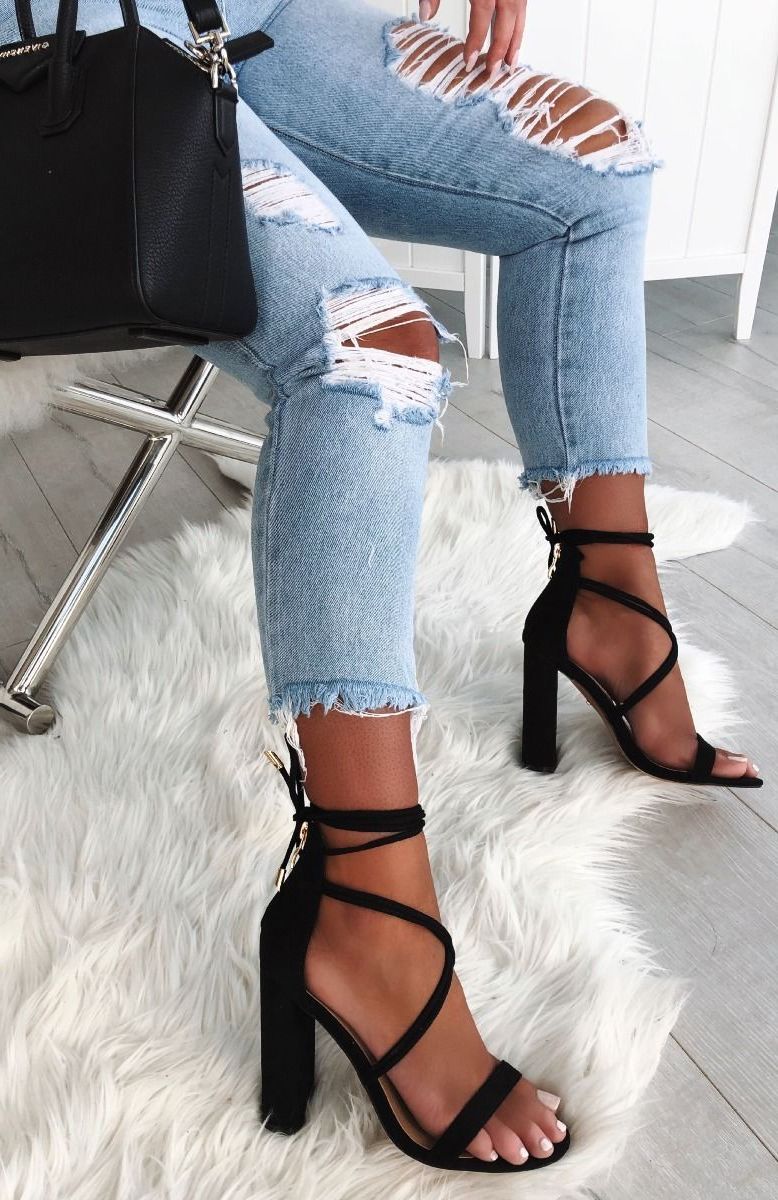 How To Wear Lace-up Heels This Summer 2023