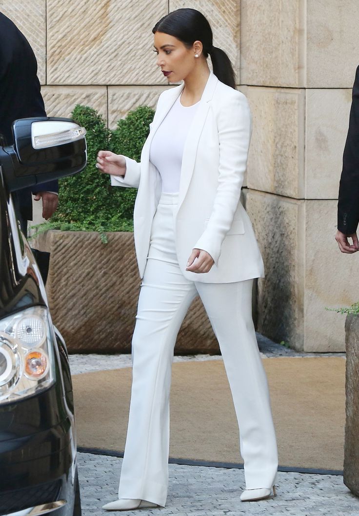 What Shoes To Wear With White Pantsuits 2023