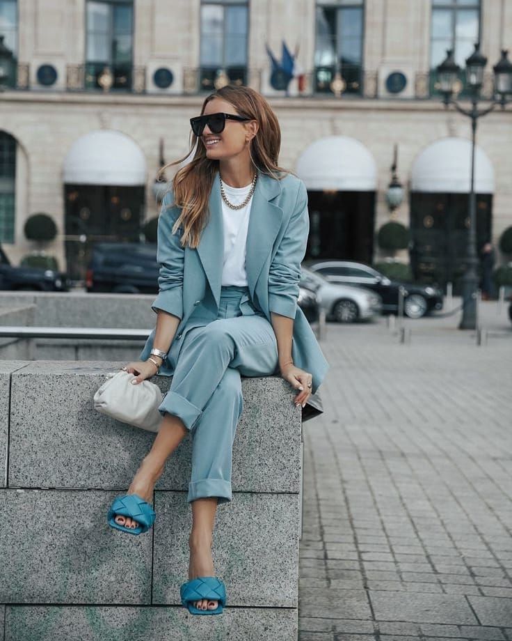 Best Shoes To Wear With Blue Outfits For Women 2023