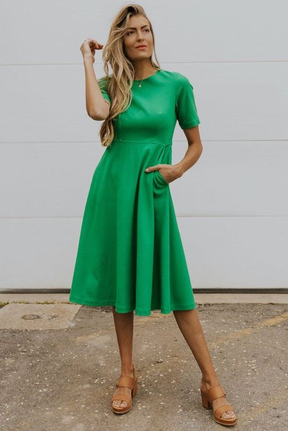 What Shoes To Wear With Emerald Green Color Clothing For Women 2023
