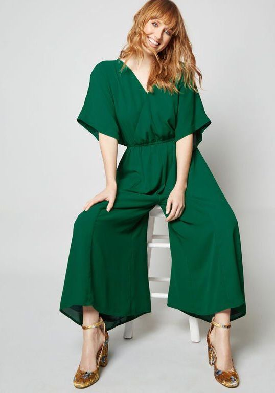 What Shoes To Wear With Emerald Green Color Clothing For Women 2023