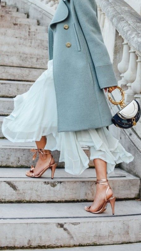 How To Wear Gold Heeled Sandals 2022