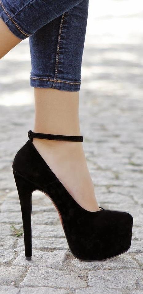 Can You Wear High Heels After 30: Best Street Style Looks 2022