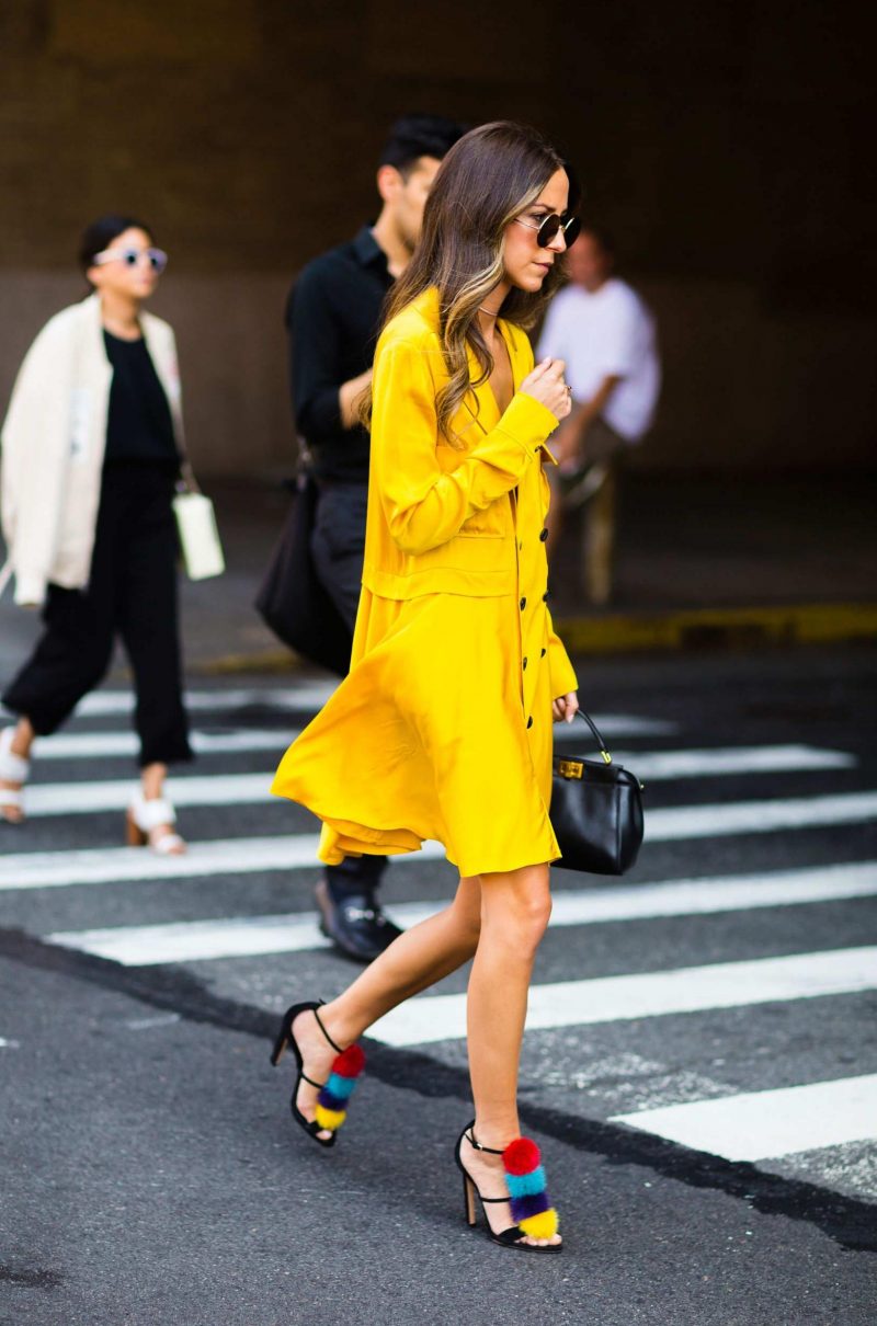 What Color Shoes To Wear With Yellow Dress 2022