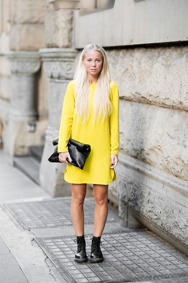What type of shoes would you wear with a yellow dress? 2022