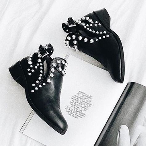 How To Wear Biker Boots With Pearls: Basic Style Guide 2022