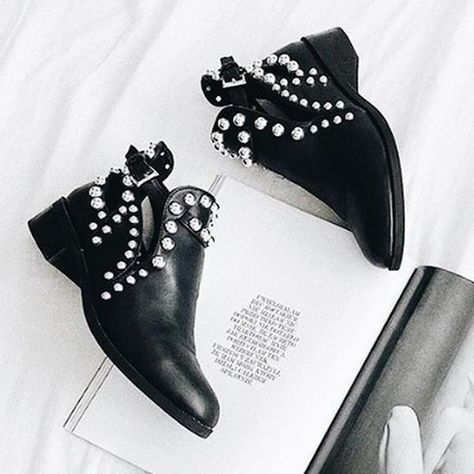 How To Wear Biker Boots With Pearls: Basic Style Guide 2023