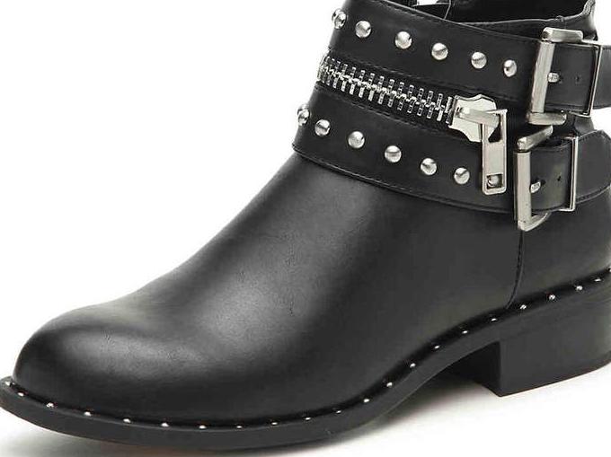 Flat Ankle Boots With Buckles: An Easy Guide For Wearing Them 2023