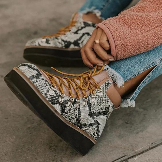 Flat Ankle Boots With Laces: Functional Looks To Try 2023