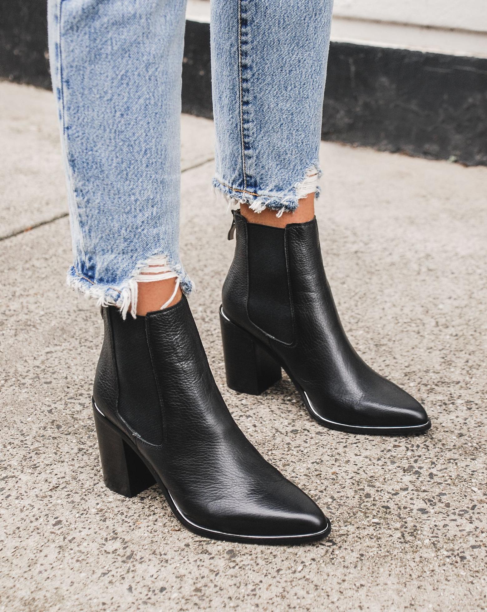 Can I Wear High Heel Ankle Boots with Jeans 2022 - ShoesOutfitIdeas.com
