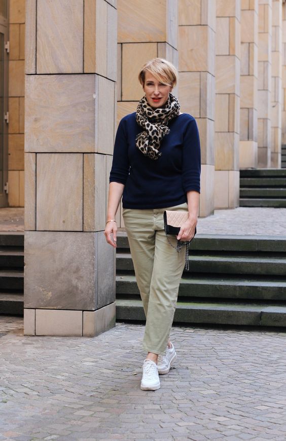 Can I Wear Sneakers With Chinos: Easy Combinations For Women 2023