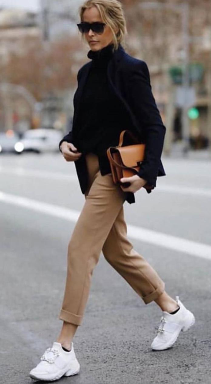 Can I Wear Sneakers With Chinos: Easy Combinations For Women 2022