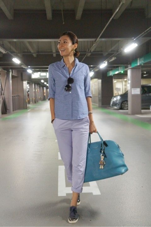 Can I Wear Sneakers With Chinos: Easy Combinations For Women 2023