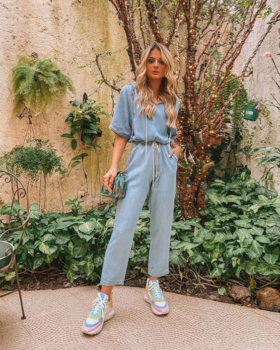 How To Wear A Jumpsuit With Sneakers 2023