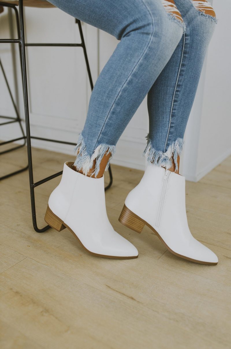 How To Wear Flat Ankle Boots With Jeans 2023