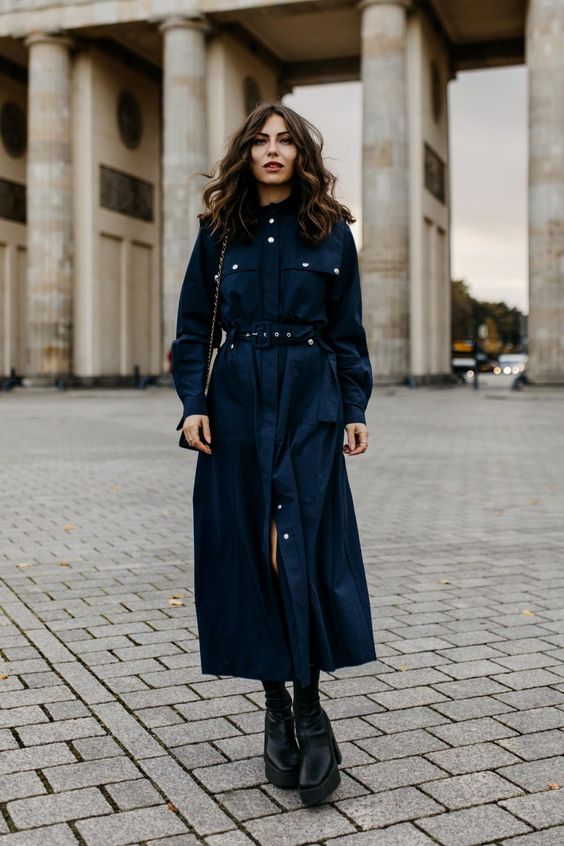 What color shoes go great with a navy blue dress 2023