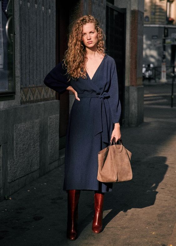 What color shoes go great with a navy blue dress 2023