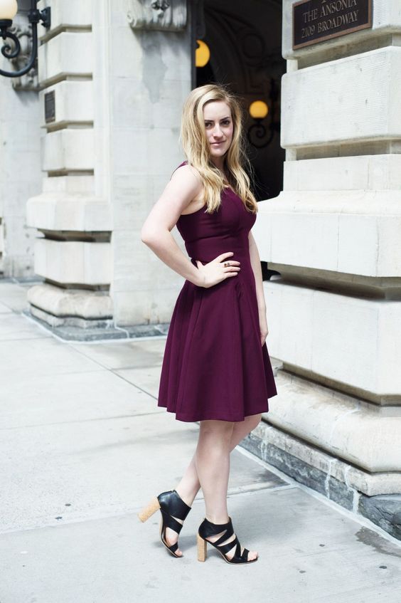 What Color Shoes Go With Maroon Dress 2022