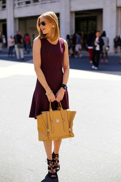 What Color Shoes Go With Maroon Dress 2023