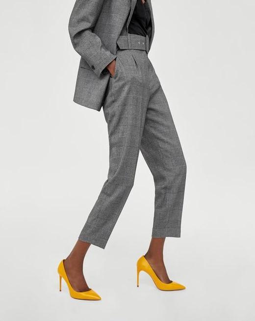 How To Wear Yellow Pumps 2022