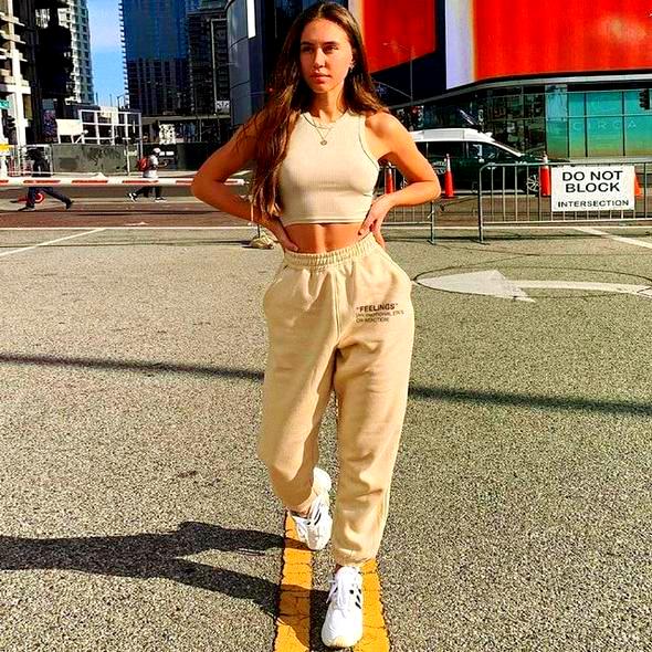 What Shoes To Wear With Khaki Joggers: Easy Street Style Looks For Women 2023