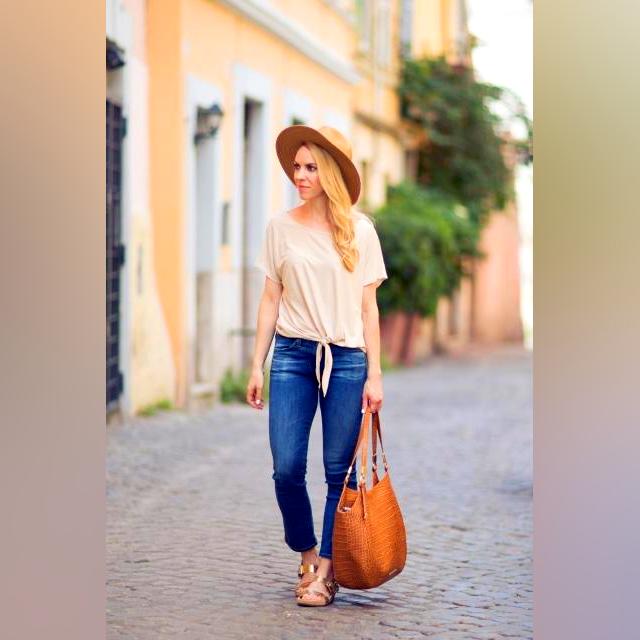 Amazing Outfit Ideas With Gold Sandals 2023