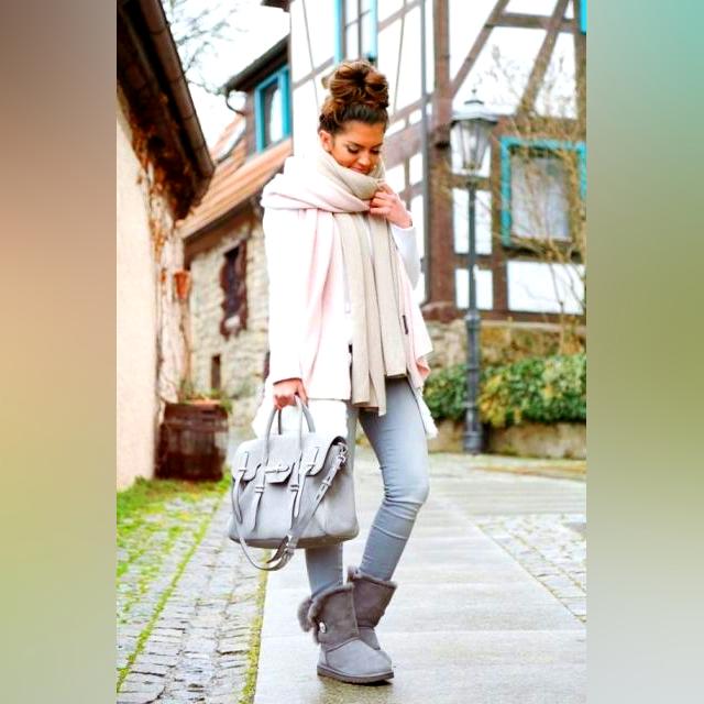 Gray ugg hot sale boots outfit