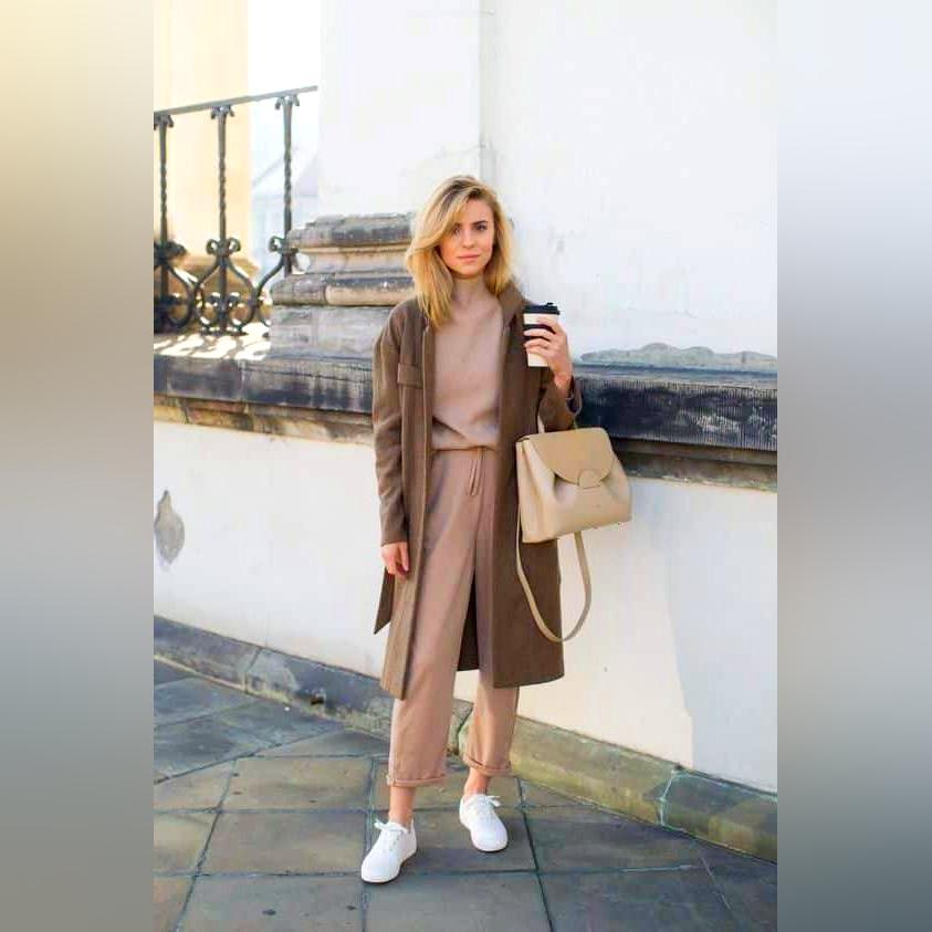 What Shoes To Wear With Khaki Joggers: Easy Street Style Looks For Women 2023