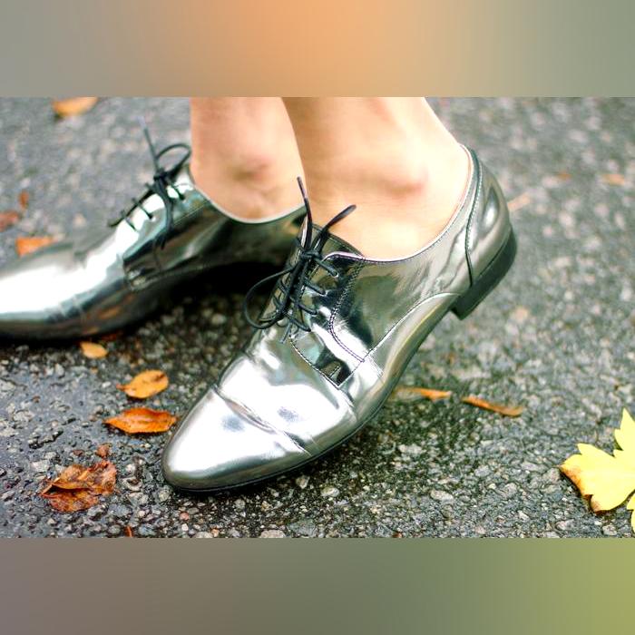 Silver Metallic Oxfords For Fall 2023 | ShoesOutfitIdeas.com