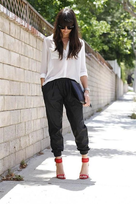 What Shoes to Wear with Sweatpants: An Easy Guide For Women 2022