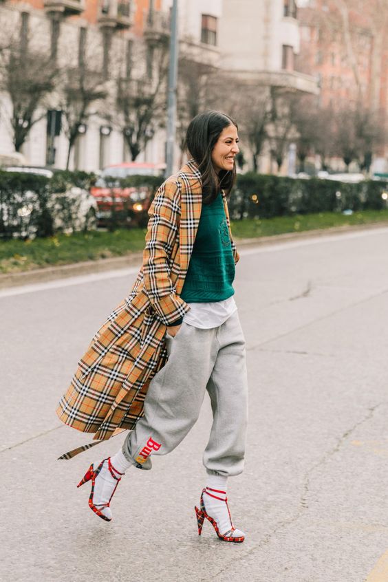 What Shoes to Wear with Sweatpants: An Easy Guide For Women 2023