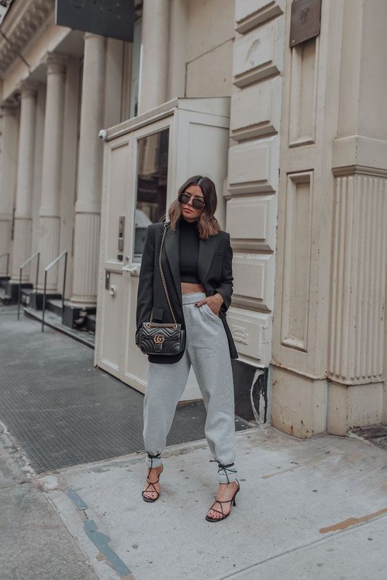 What Shoes to Wear with Sweatpants: An Easy Guide For Women 2023
