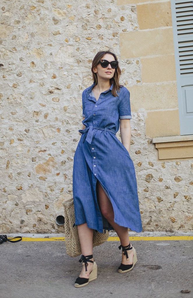 what-shoes-to-wear-with-denim-dress-2023-shoesoutfitideas