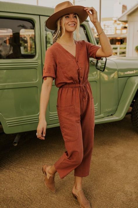 What Shoes to Wear With A Jumpsuit: From Formal To Casual 2023