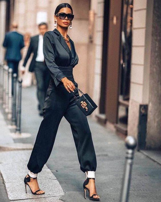 What Shoes to Wear With A Jumpsuit: From Formal To Casual 2023